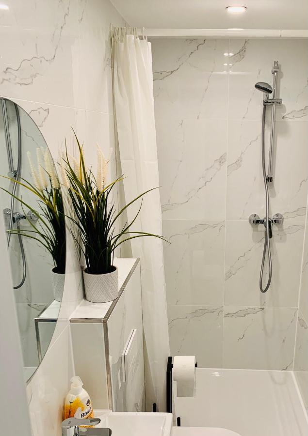 Gaestehaus Zur Uni Klinik Exklusives Apartment Mit Kueche Und Badezimmer 홈부르크 외부 사진